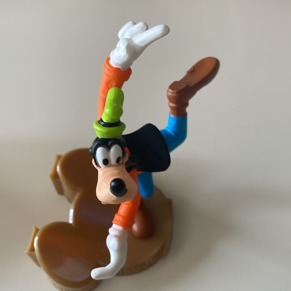 Goofy Character Disney 3.5” Action Figure Toy with Gold Mickey Shaped Stand